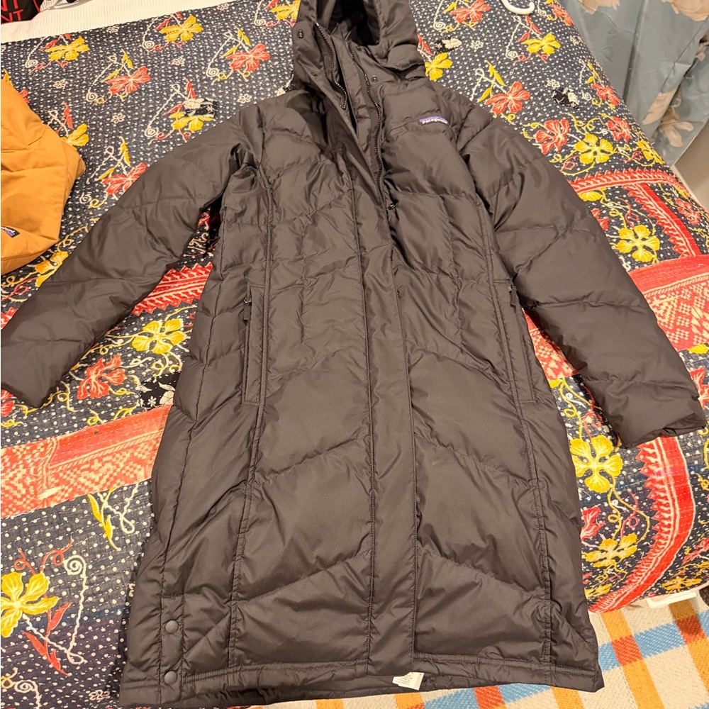 Patagonia Women's black Hooded Puffer Jacket Down with It Parka